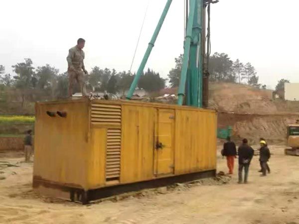 白玉如何判断水冷式机油散热器密封件是否需要更换？